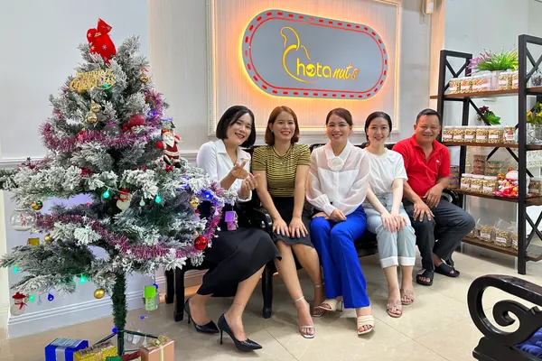 HotaNuts office & team 5