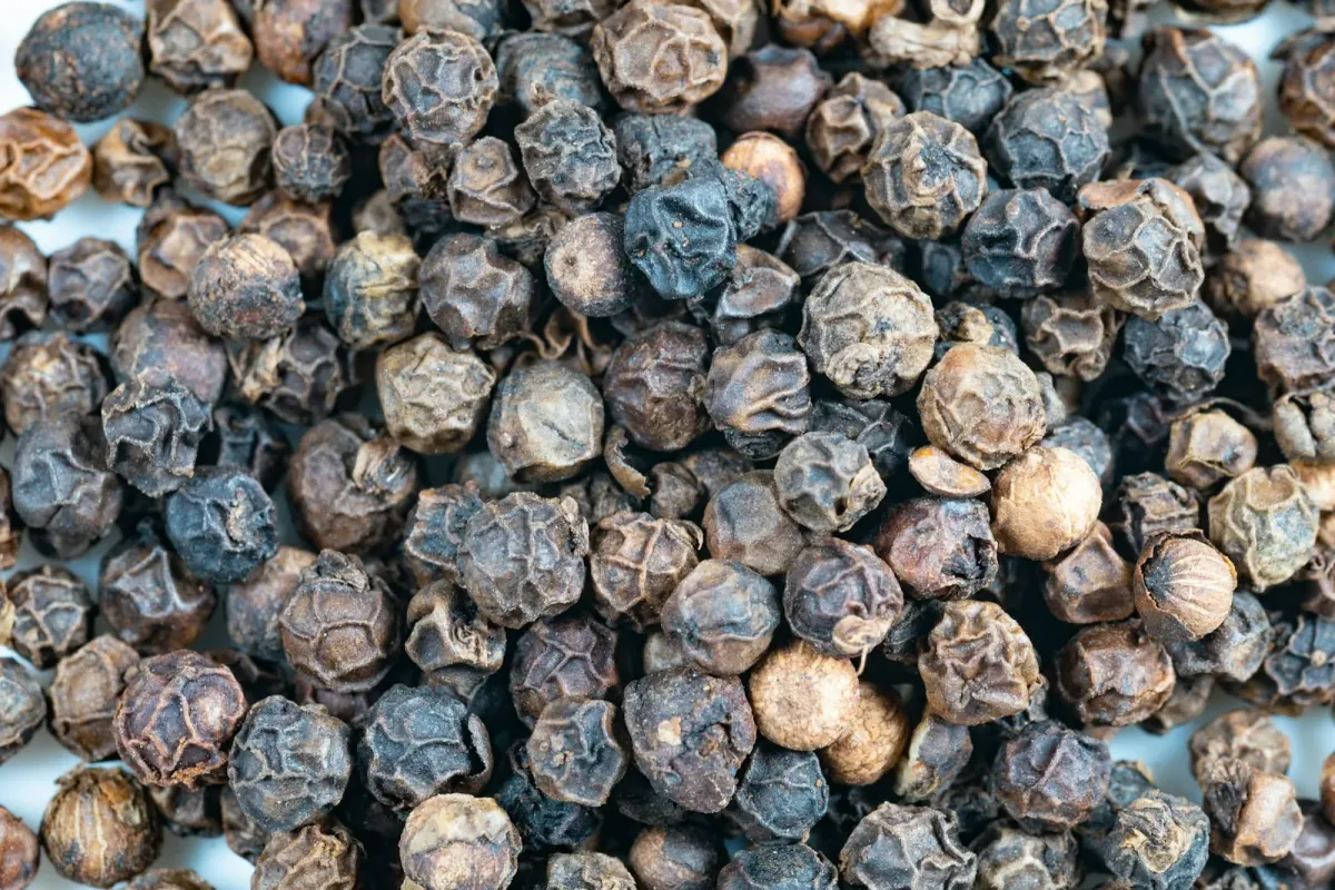 Black / White Pepper — ảnh 2